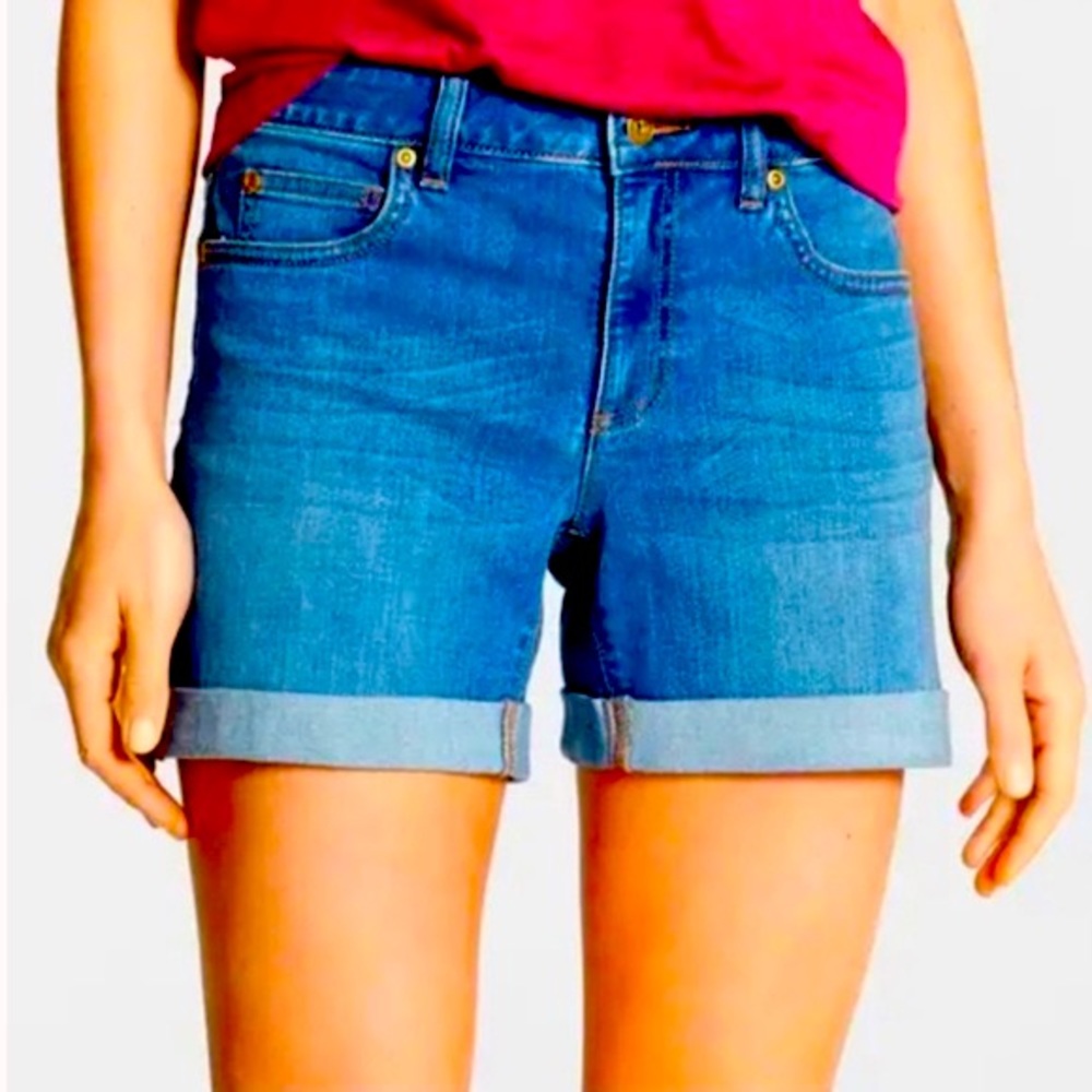 VINCE CAMUTO Women’s Cuffed Stretchy Five Pocket Jean Shorts